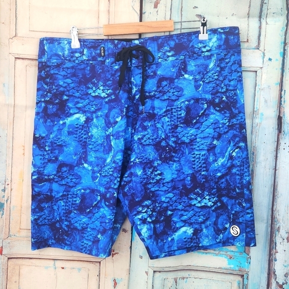 Scales Camo First Mate Board Shorts - Picture 2 of 5